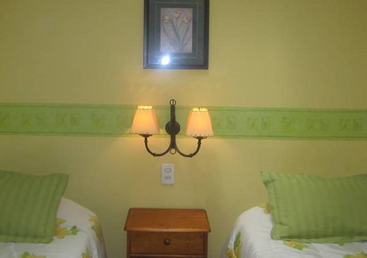 Hostal South Wind I Puerto Natales Buitenkant foto